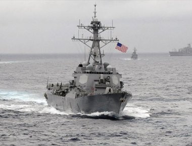 Ανεβαίνει και πάλι η ένταση: Οι ΗΠΑ προκαλούν την Κίνα με πολεμικό τους πλοίο στη Νότια Σινική Θάλασσα